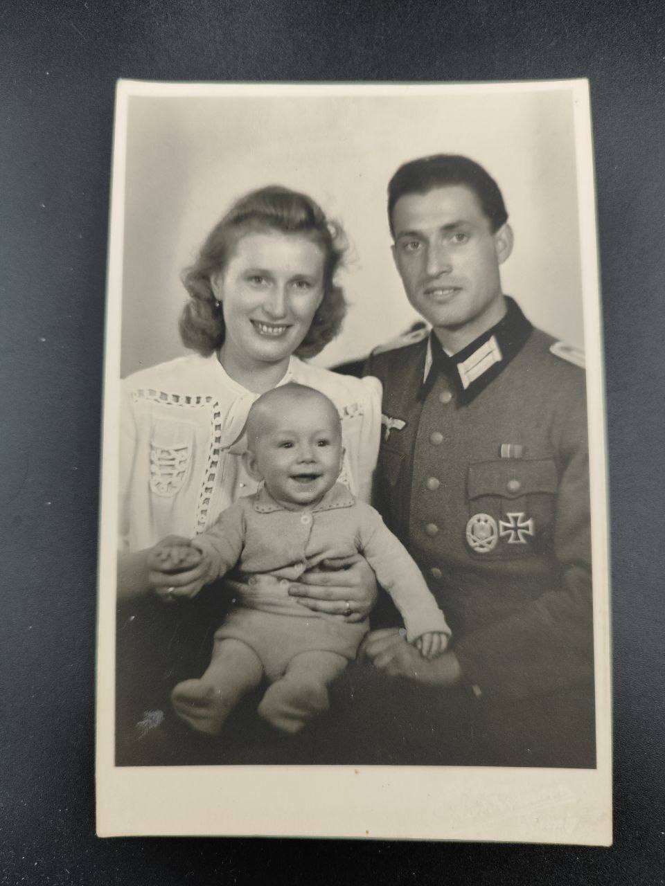 Семейное фото. Сентябрь 1944 г.