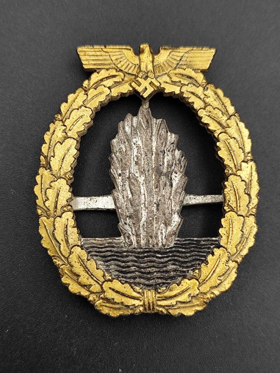 Знак для экипажей минных тральщиков и охотников за подлодками. От Алексея С.