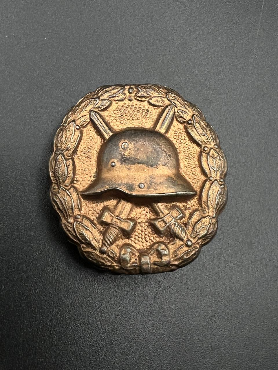 Знак «За ранение» в золоте 1914 г. DRGM. От Алексея С.
