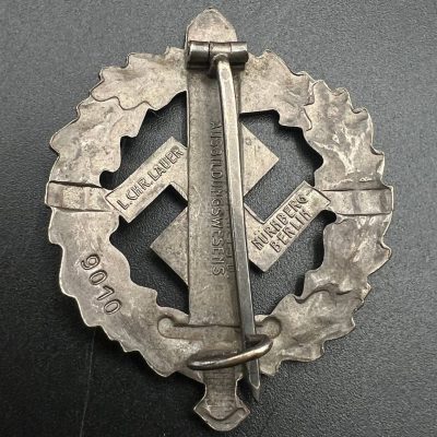  Спортивный знак подразделений SA образца 1933 года в бронзе. [L. CHR. LAUER] Номерной - 9010. От Алексея С.
