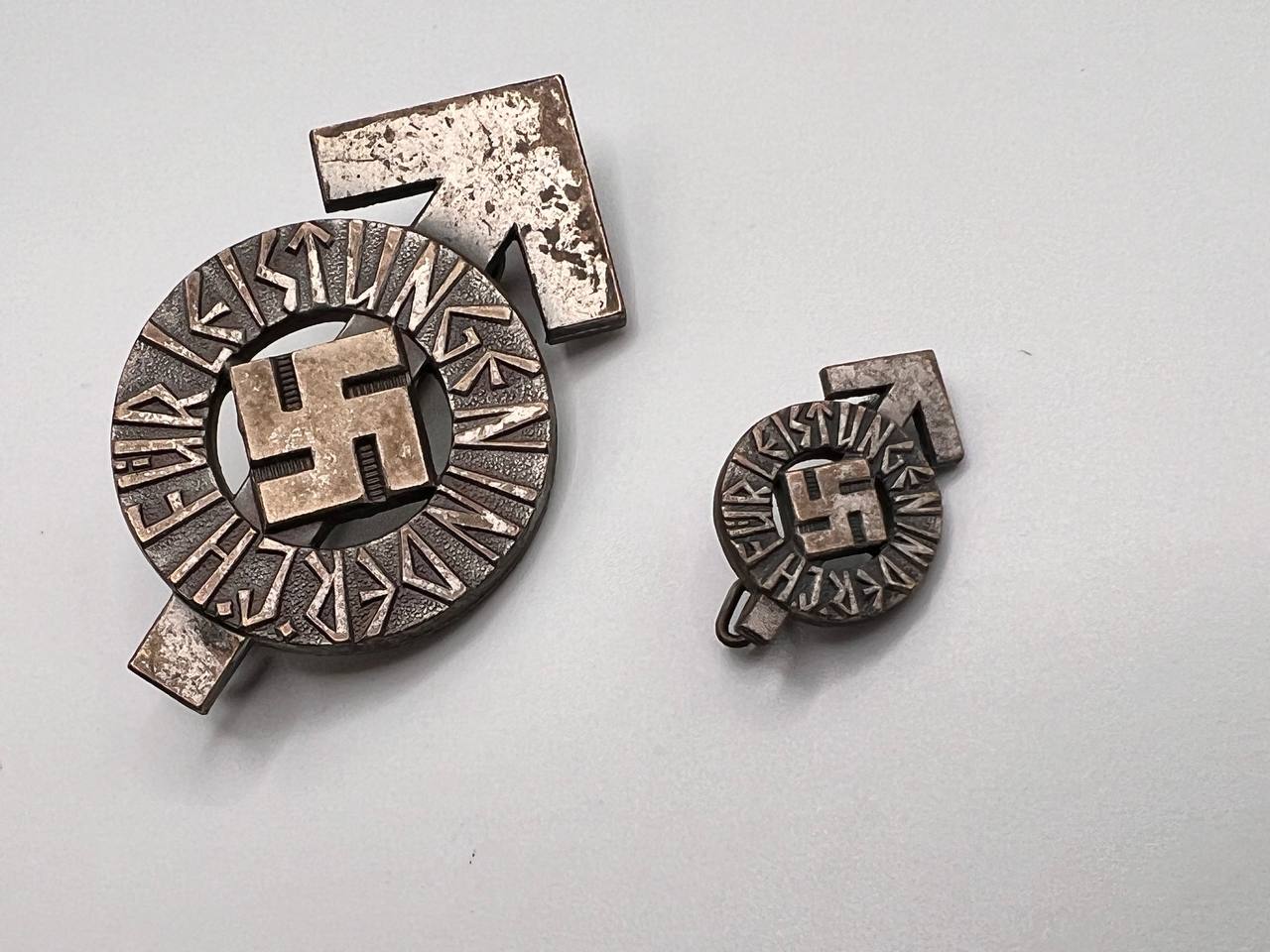 Знак за спортивные достижения Гитлерюгенд и миниатюра. От Алексея С.