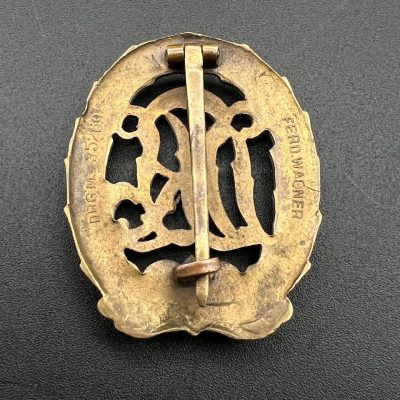  Немецкий имперский знак отличия за физическую подготовку "DRL" образца 1937 года в бронзе. [FERDINAND WAGNER] D.R.G.M.. От Алексея С.