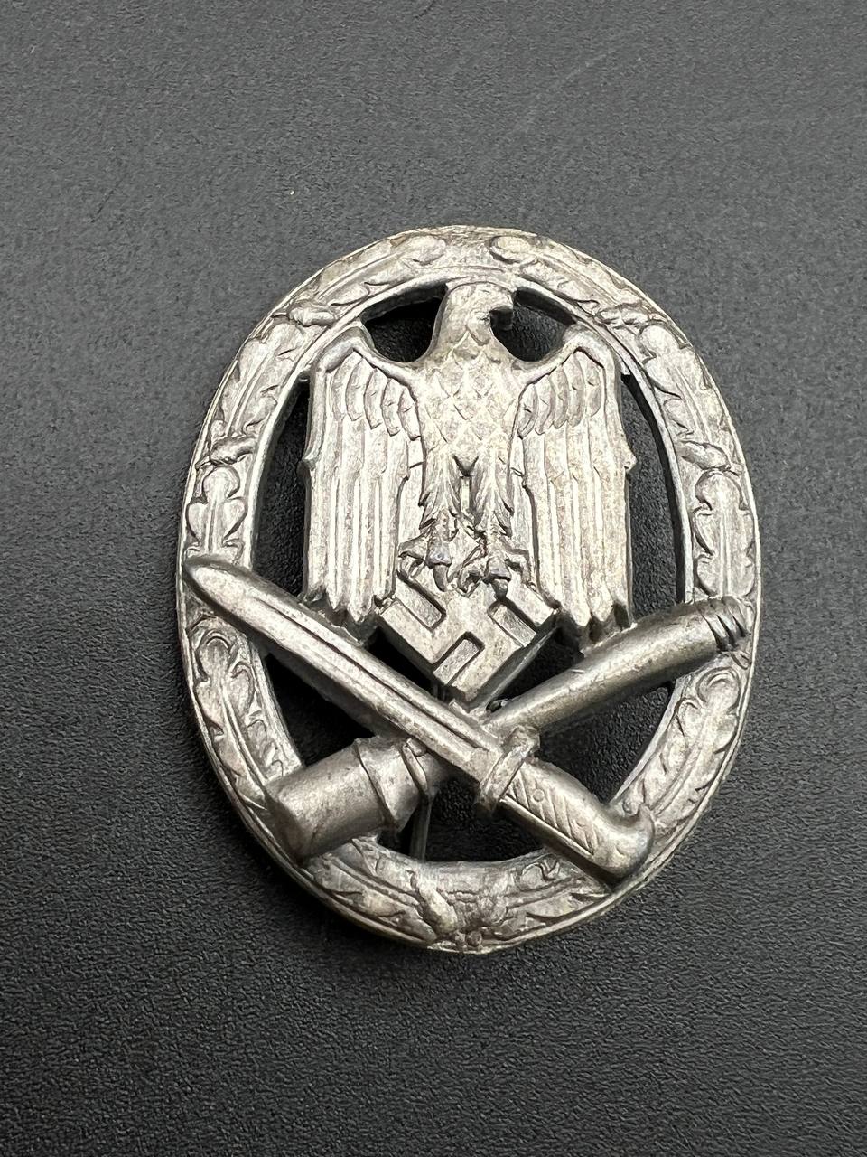 Нагрудный знак за участие в общих штурмовых атаках. От Алексея С.