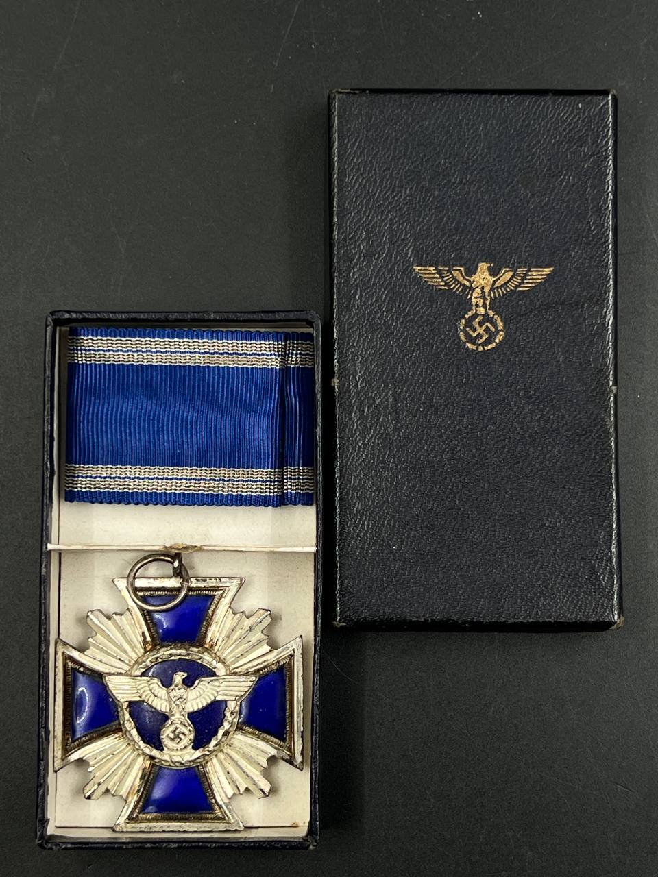 Знак “За выслугу” 15 лет, в N.S.D.A.P. в футляре. От Алексея С.