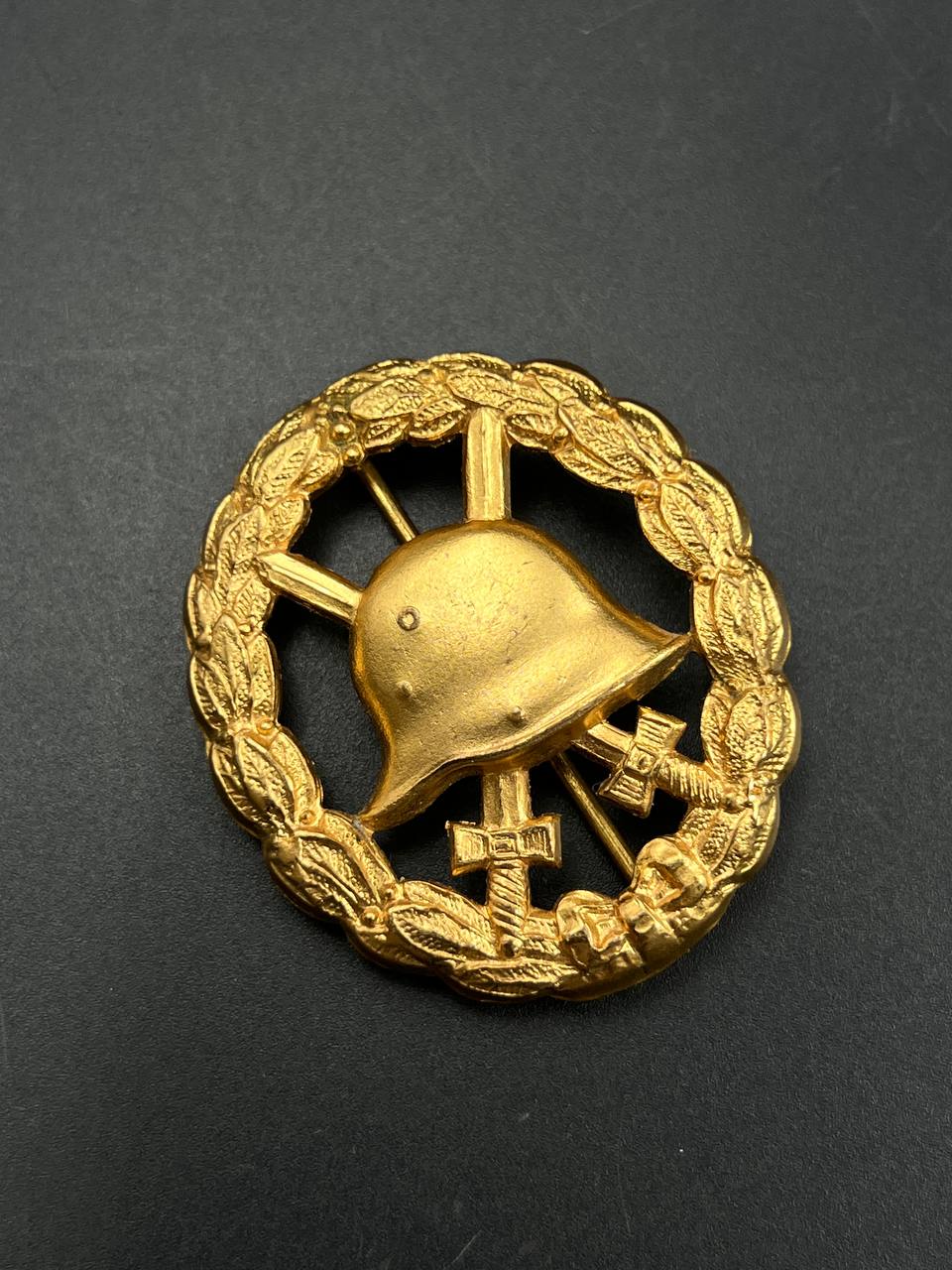 Нагрудный знак “За ранение” образца 1918 года в золоте. Прорезной вариант. От Алексея С.