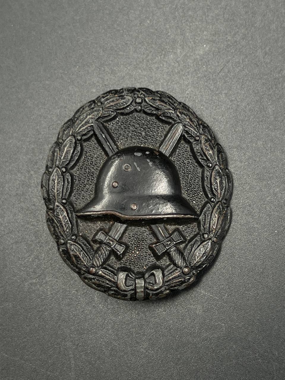 Нагрудный знак “За ранение” образца 1918 года в черном. От Алексея С.
