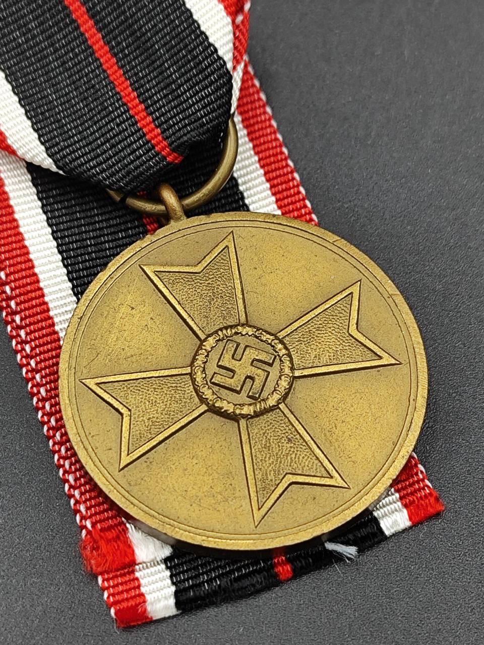 Медаль Креста Военных Заслуг.