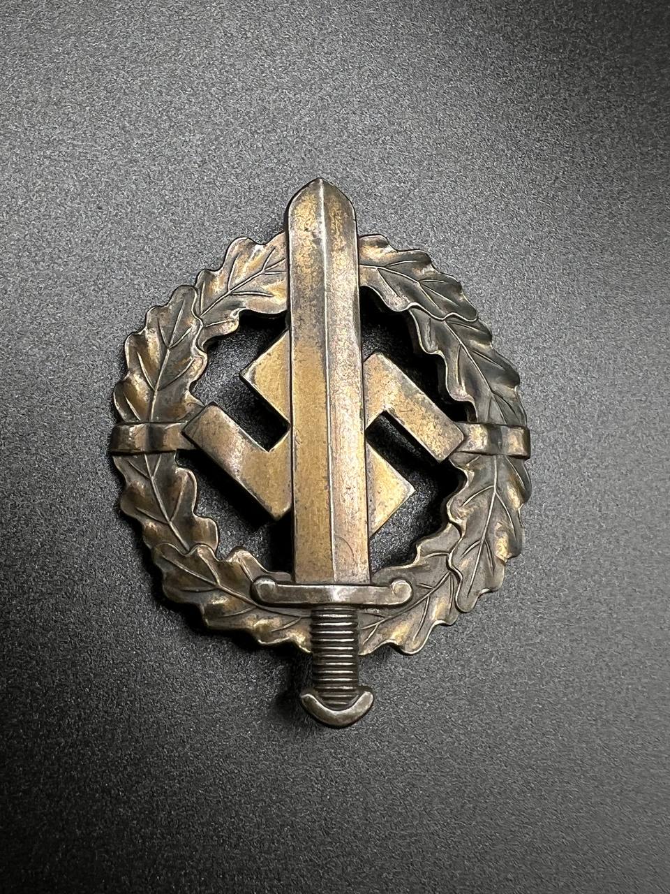  Спортивный знак подразделений SA образца 1933 года в бронзе. [BERG & NOLTE A.G.]  Спортивный знак подразделений SA образца 1933 года в бронзе. [BERG & NOLTE A.G.] От Алексея С.