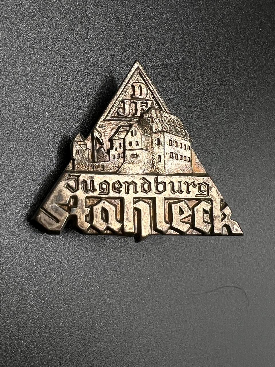 Значок DJF Jugendburg Stahleck. От Алексея С.