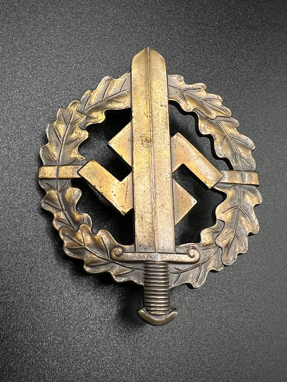 Спортивный знак подразделений SA образца 1933 года в бронзе. [KARL HENSLER]  Спортивный знак подразделений SA образца 1933 года в бронзе. [KARL HENSLER] От Алексея С.