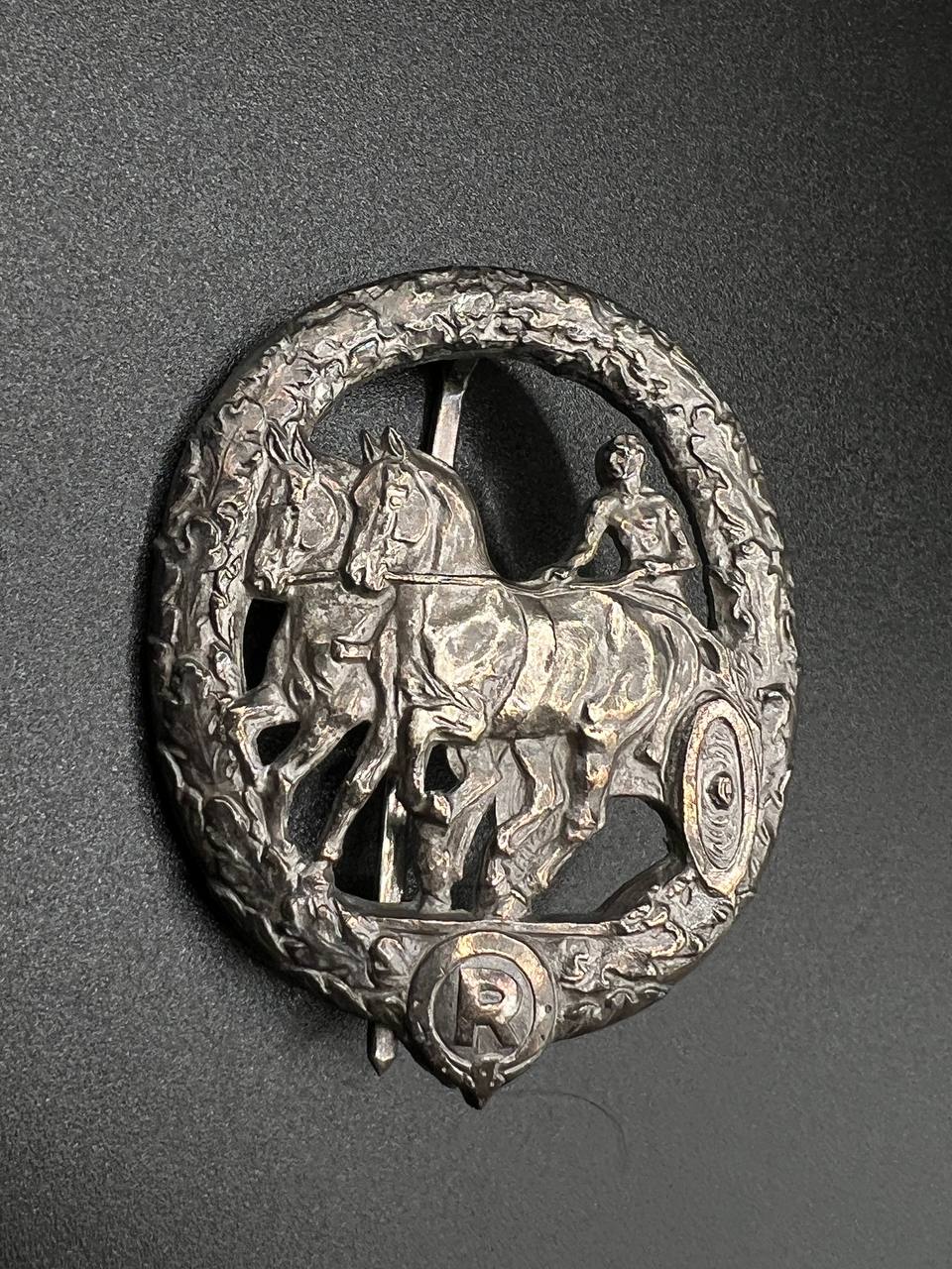 Знак Немецкий наездник в серебре (German Horse Driver’s Badge). От Алексея С.