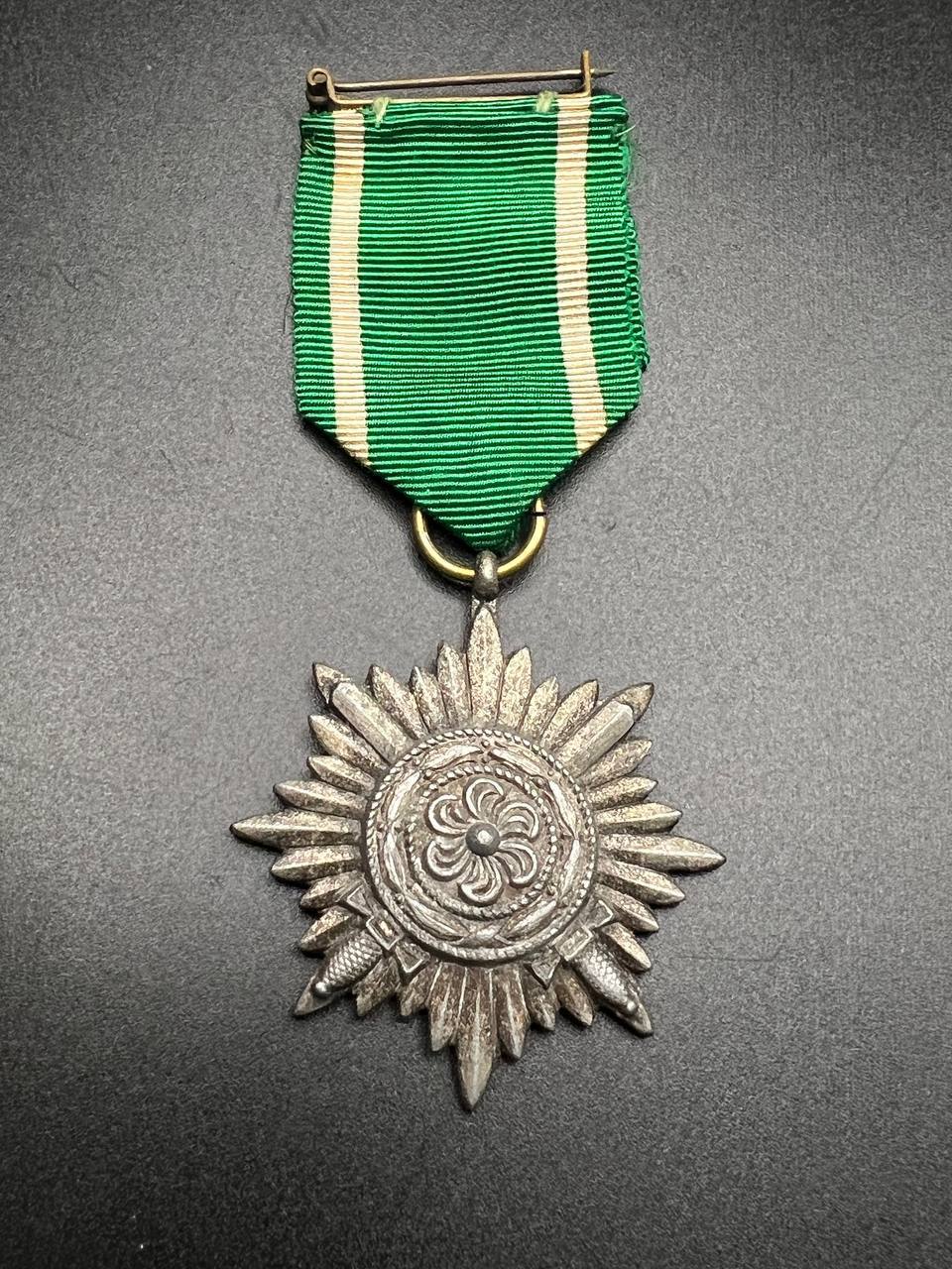 Знак отличия для восточных народов (нем. Tapferkeits- und Verdienstauszeichnung für Angehörige der Ostvölker). 2-й класс в серебре с мечами. От Алексея С.