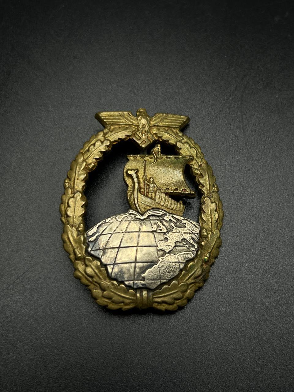  Нагрудный военный знак для экипажей вспомогательных крейсеров [C. E. Junсker]  Нагрудный военный знак для экипажей вспомогательных крейсеров [C. E. Junсker] От Алексея С.