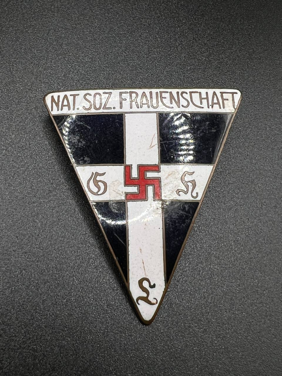 Нагрудный знак NS-Frauenschaft / Nationalsozialistische Frauenschaft. Германия, 1930-е гг. От Алексея С.