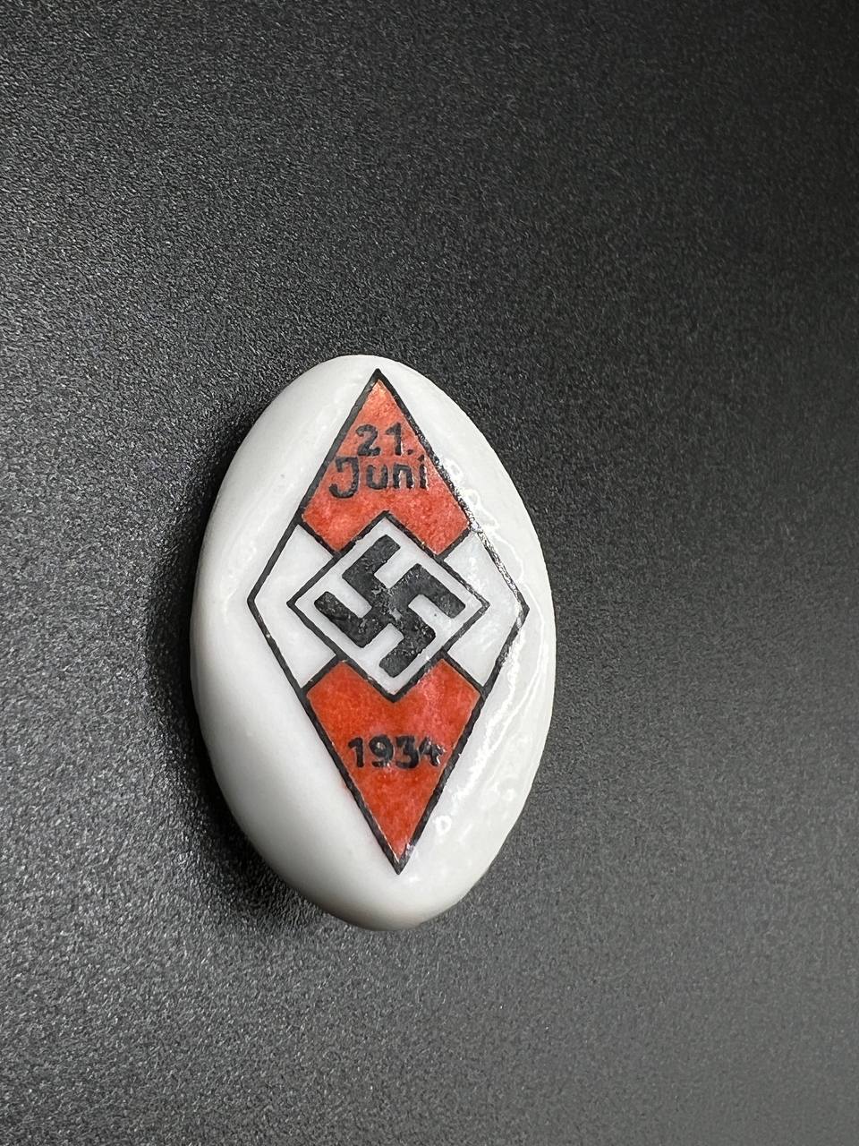 Значок соревнований Гитлерюгенд 1934 г. Фарфор. От Алексея С.