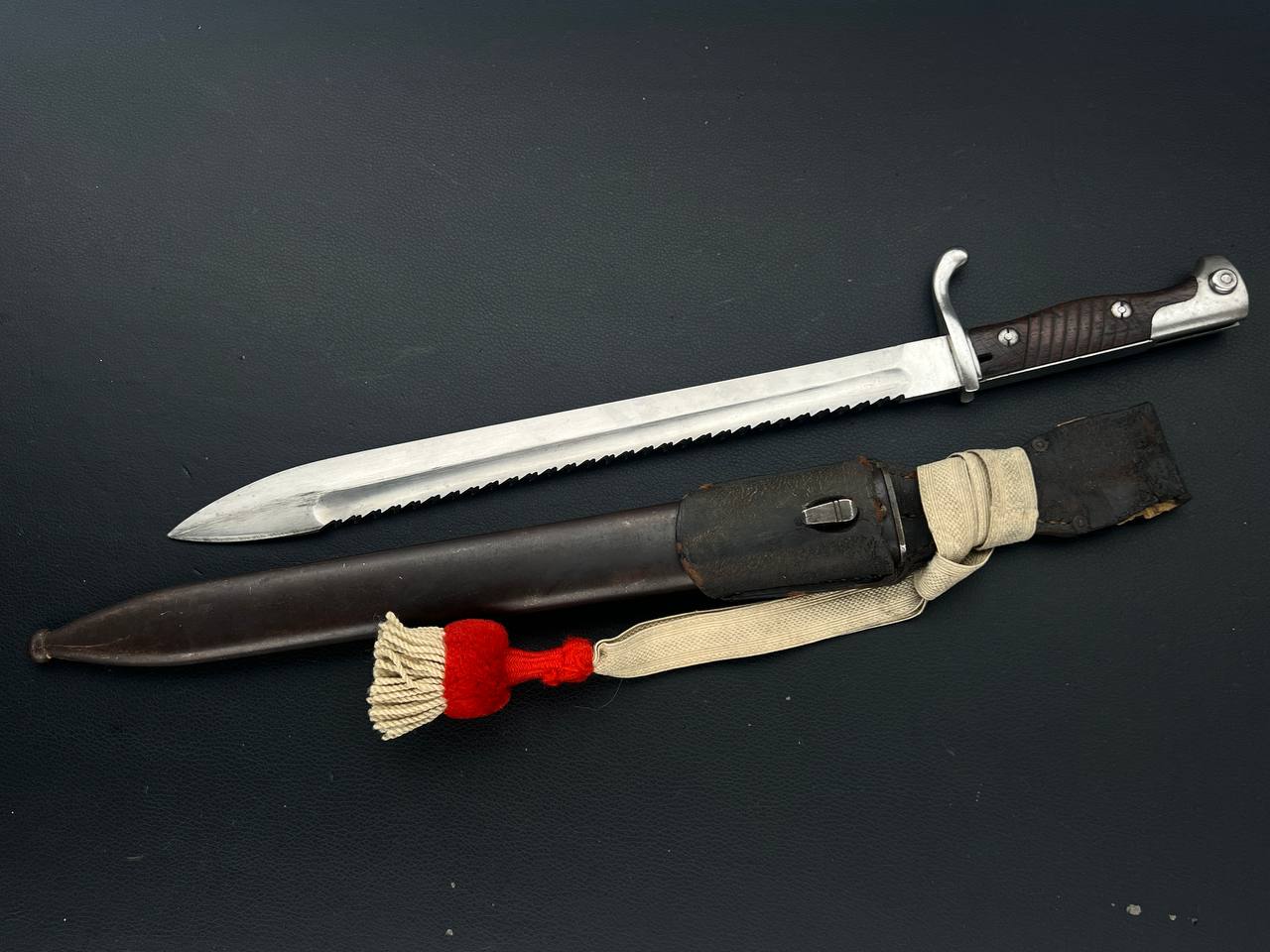 Штык к винтовке системы Маузера 98/05, обр. 1898г. . Бучер с пилой. С подвесом и темляком. От Алексея С.