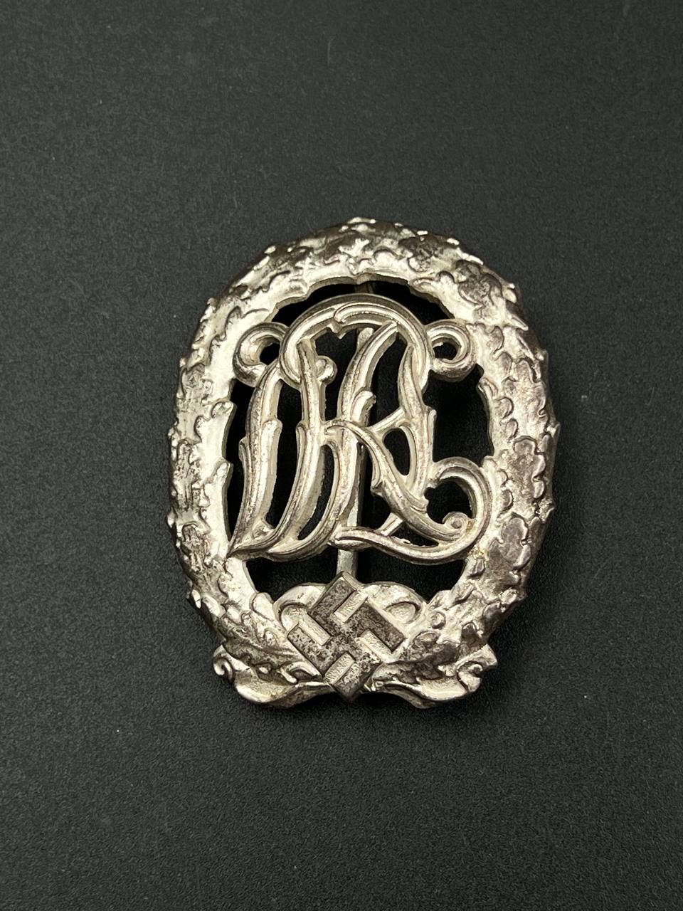 Спортивный знак ДРЛ (Deutsche Reichsbund für Leibesübungen) в серебре.