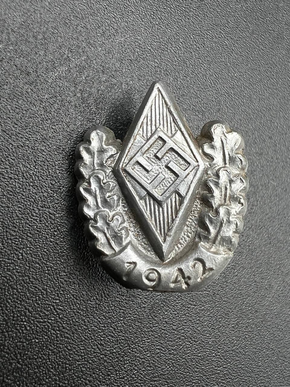 Знак соревнований Гитлерюгенда 1942 года. От Алексея С.