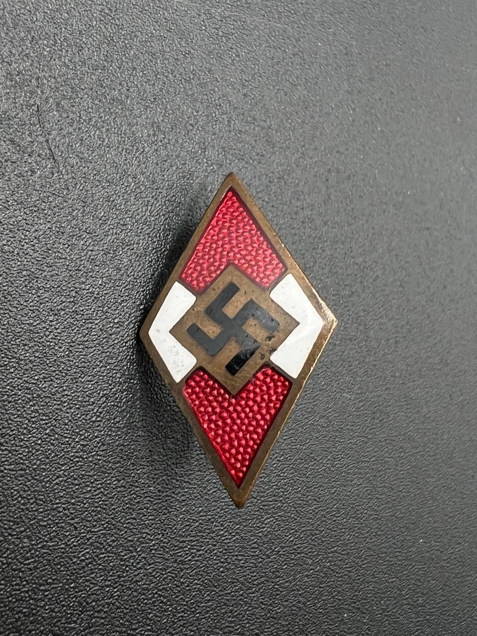 Членский знак Гитлерюгенда M1/72. От Алексея С.