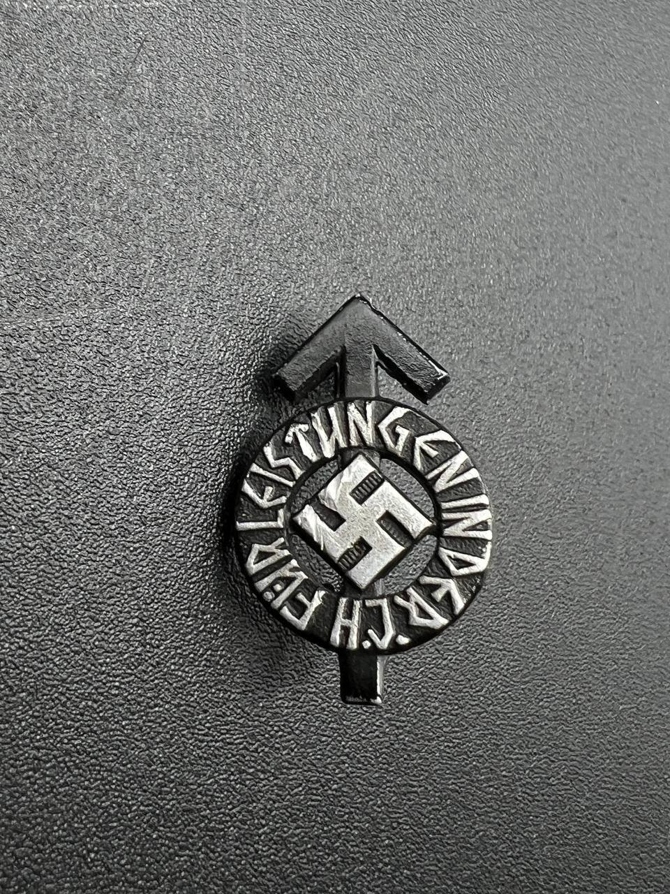 Миниатюра спортивного знака Гитлерюгенда в чёрном цвете M1/36. От Алексея С.