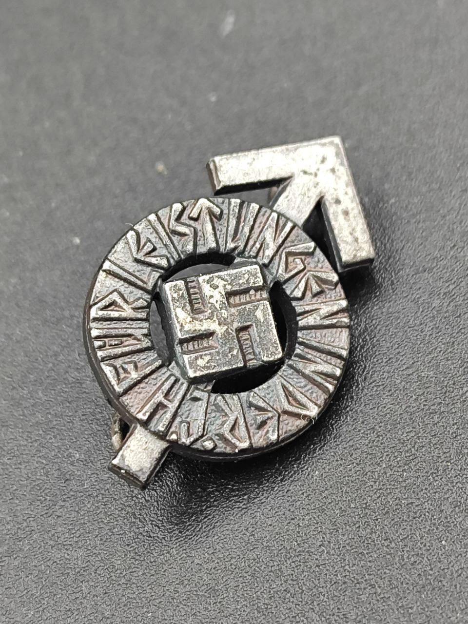 Миниатюра спортивного знака ГитлерЮгенд в серебре. RZM M1/35.