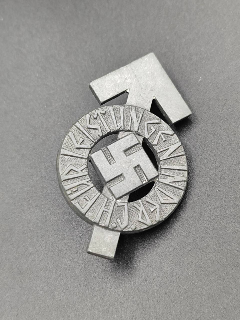 Миниатюра спортивного знака ГитлерЮгенд в серебре. RZM M1/34.