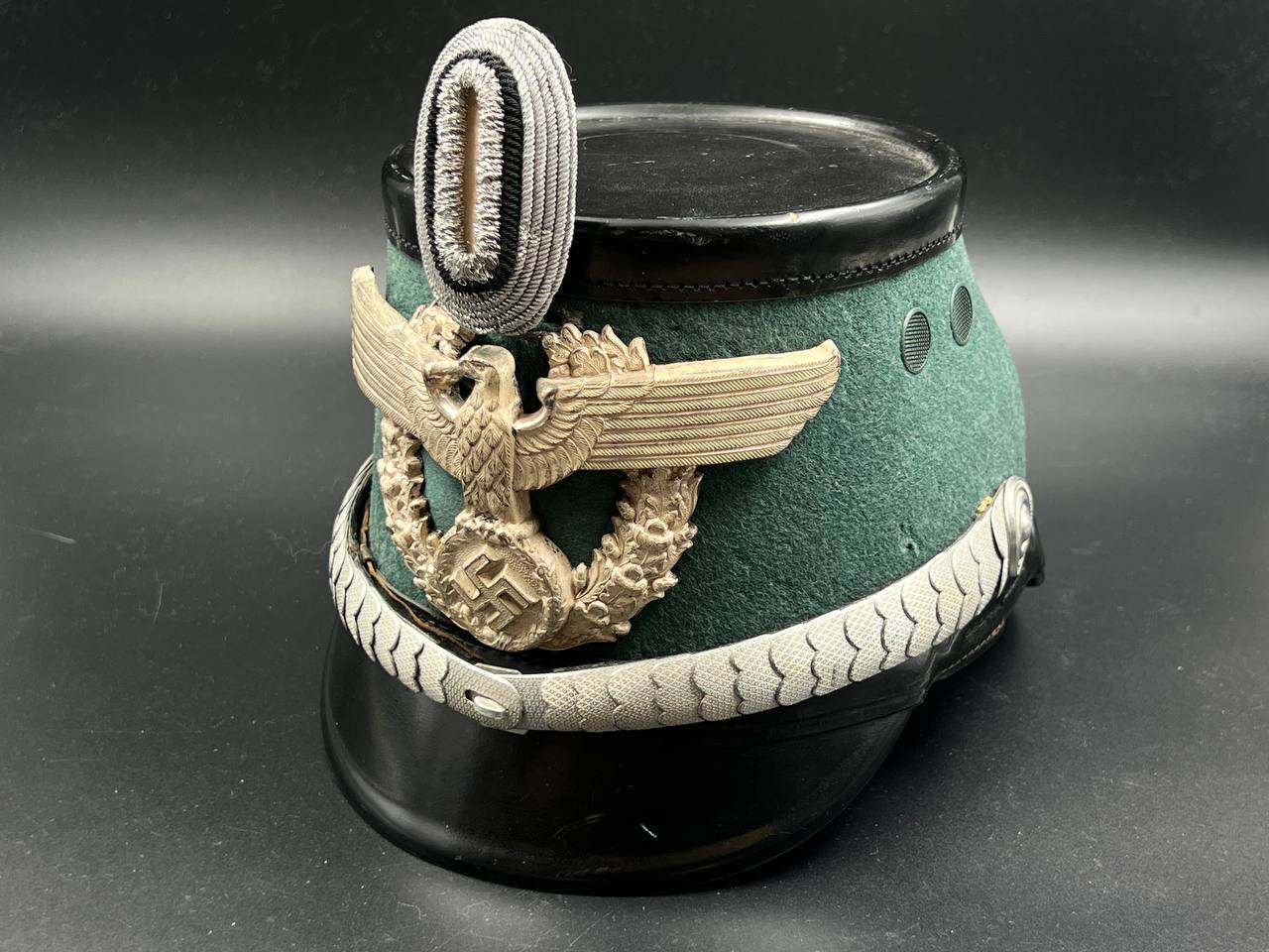 Головной убор полиции – шако.