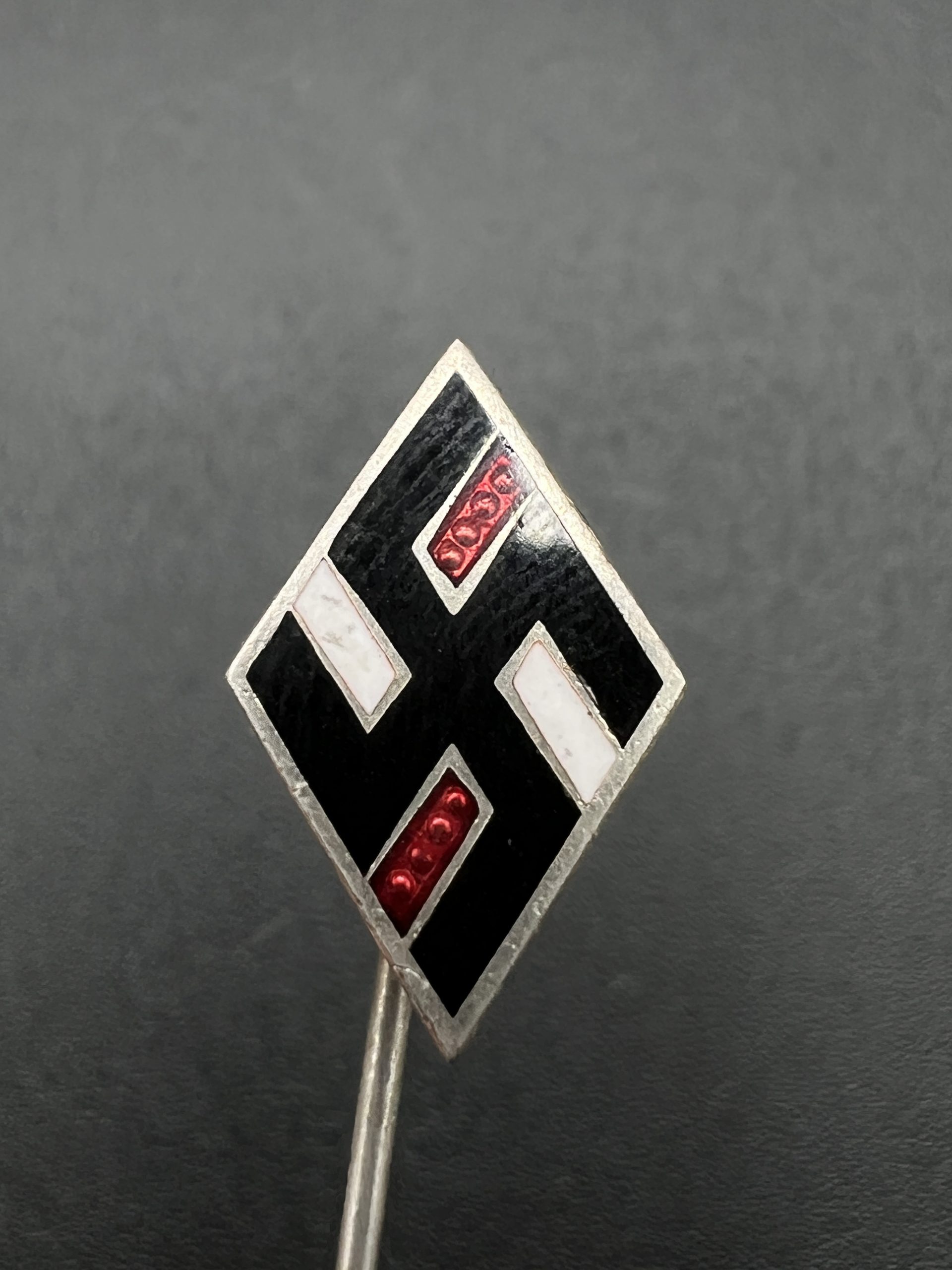 Членский знак Национал-социалистического союза немецких студентов. От Алексея С.