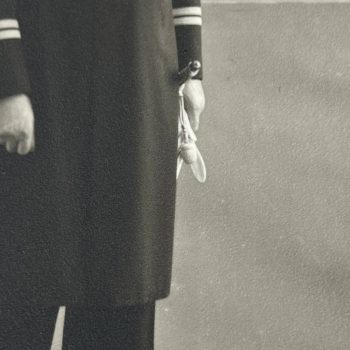 Фотография офицера Кригсмарин с кортиком обр.1929 г. Подпись 1937г.  От Алексея С.