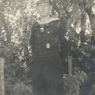 Фотография члена экипажа минного тральщика с квалификационным знаком. От Алексея С.