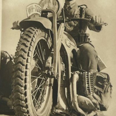 Фотография мотоциклиста в шлеме М16. Середина 1930-х гг. От Алексея С.