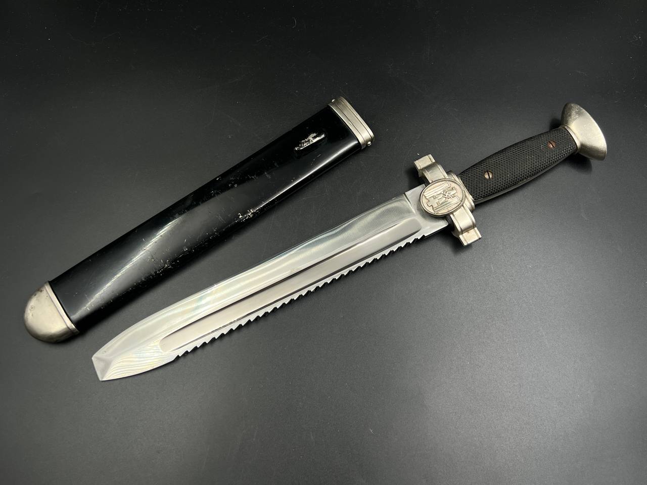 Тесак унтер-офицера Немецкого Красного Креста. От Алексея С.