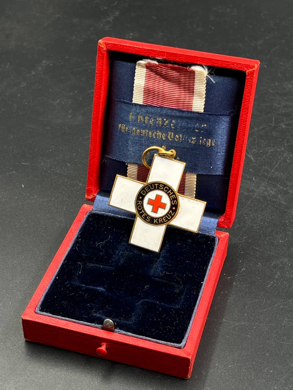 Орден Немецкого Красного Креста 3-го класса в футляре (модель 1922-1934 гг.).