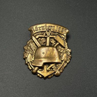 Значок с каской Нюрнберг, 1926 г. От Алексея С.