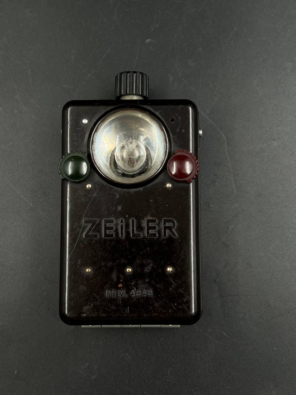 Фонарь Вермахта ZEILER M 4848, бакелит, Германия, 1930–40-е гг., красный/зелёный светофильтры. От Алексея С.