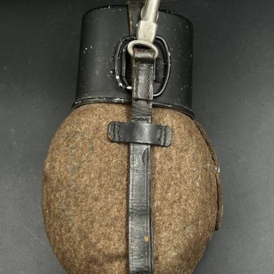 Немецкая армейская фляга M31 Feldflasche, 1939 г., клеймо HRE 39. От Алексея С.